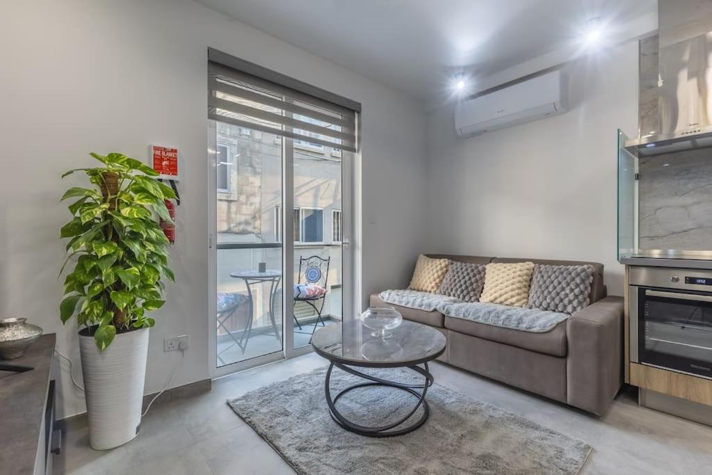 Nocturnal Elegance Apartment By Solea Σλιέμα Εξωτερικό φωτογραφία
